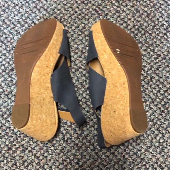 CLARKS SANDAL WEDGES - Picture 6 of 6